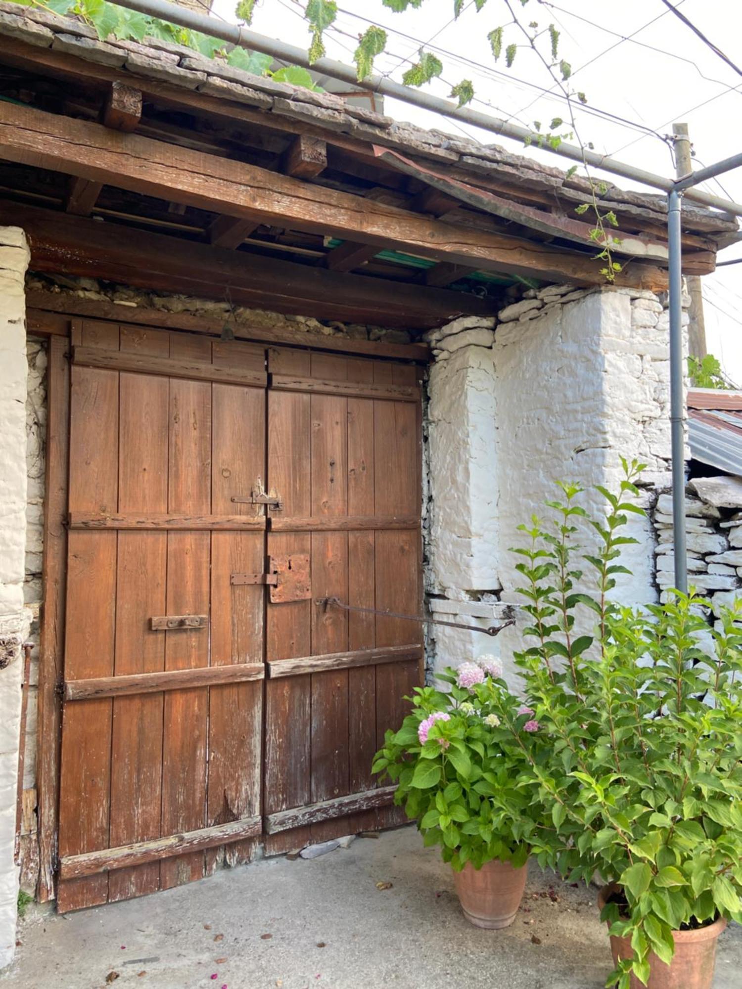 Stonetale Garden Guesthouse ジロカストラ エクステリア 写真